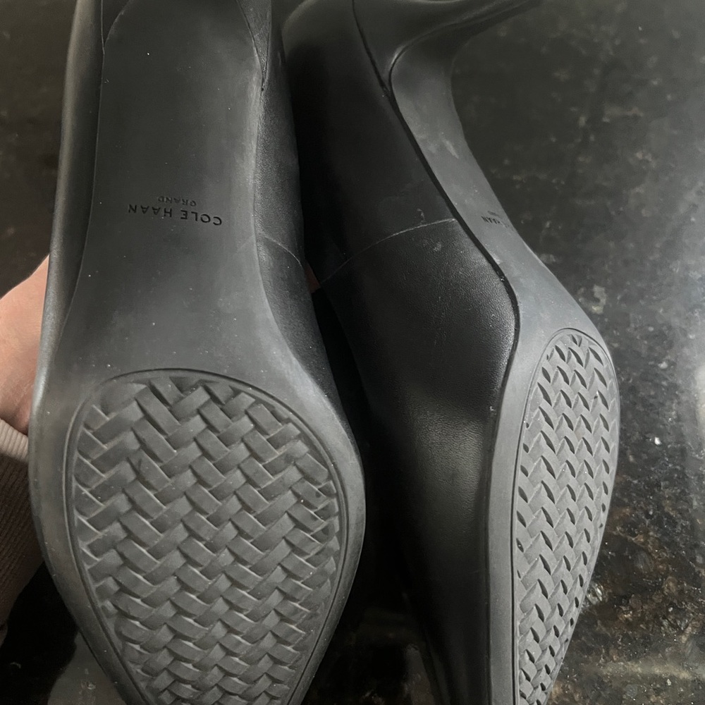 Cole Haan black leather pumps sz 10.5 - Picture 6 of 8